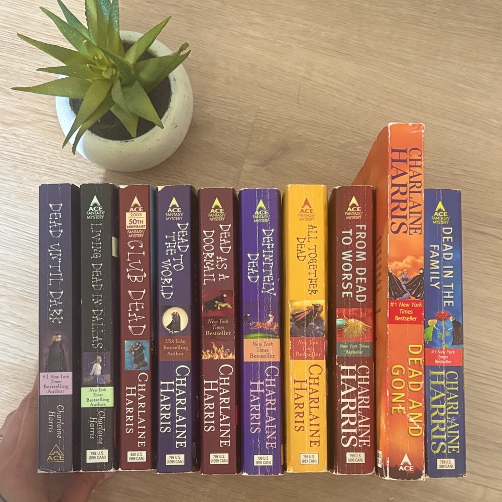 True Blood Books 1-10 (Sookie Stackhouse Series)